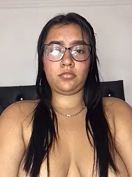 Snapshot of alaana_greey chatting on 03-11-26, 01:00 alaana greey online show from 03-11-26, 01:00