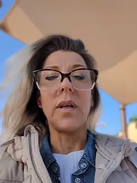 ManuelaX online show from 03-18-26, 04:43