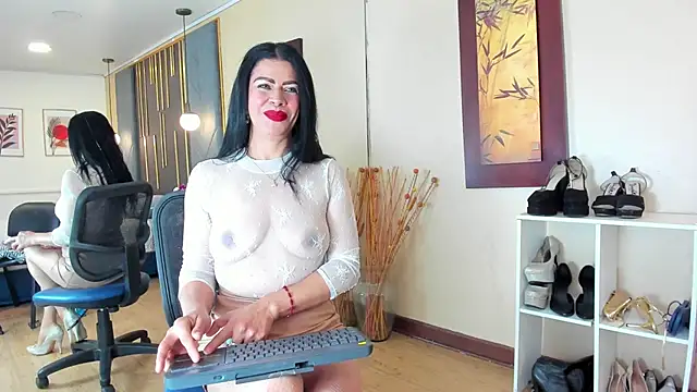 Snapshot of SofiiMontes chatting on 06-06-26, 11:48 SofiiMontes online show from 06-06-26, 11:48