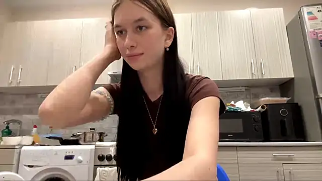 LaraDraggoo online show from 03-28-26, 07:35