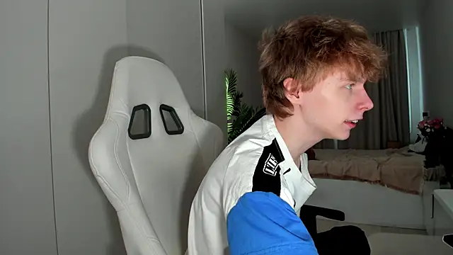 Snapshot of Wawesuc chatting on 03-12-26, 10:21 Wawesuc online show from 03-12-26, 10:21