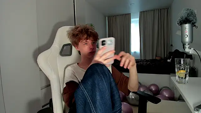 Snapshot of Wawesuc chatting on 03-14-26, 11:04 Wawesuc online show from 03-14-26, 11:04