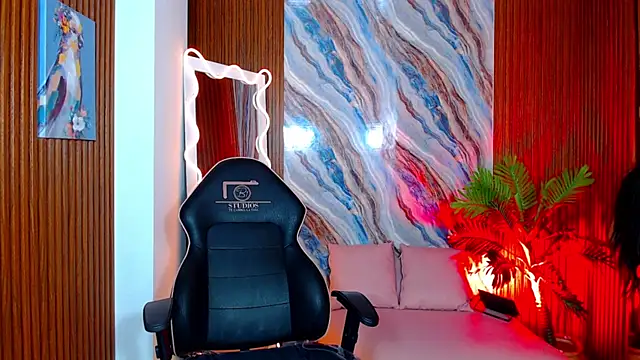 Maile Tay online show from 04-11-26, 03:22