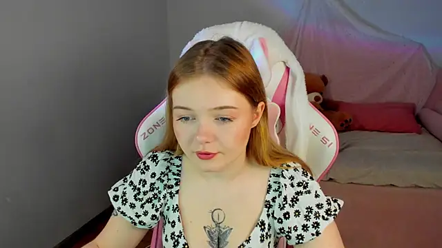 Snapshot of ElinaVale chatting on 05-15-26, 05:03 ElinaVale online show from 05-15-26, 05:03