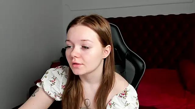 Snapshot of ElinaVale chatting on 06-08-26, 05:13 ElinaVale online show from 06-08-26, 05:13