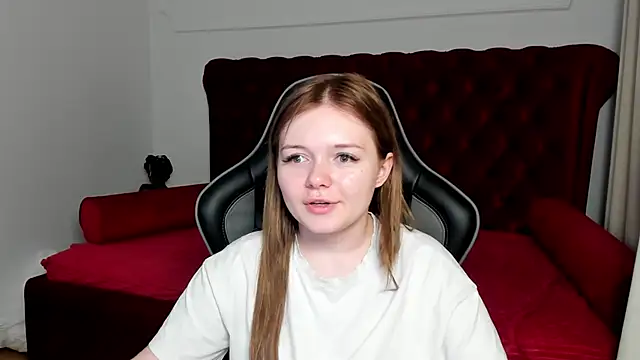 Snapshot of ElinaVale chatting on 06-11-26, 12:32 ElinaVale online show from 06-11-26, 12:32