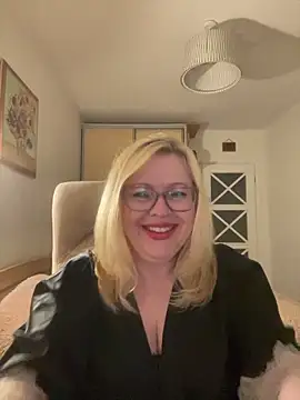 JanieLight53 online show from 05-20-26, 08:48