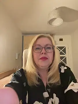JanieLight53 online show from 05-26-26, 07:54