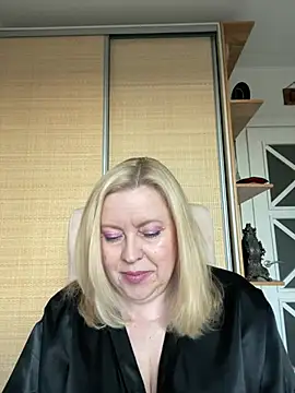 Snapshot of JanieLight53 chatting on 07-28-26, 05:01 JanieLight53 online show from 07-28-26, 05:01