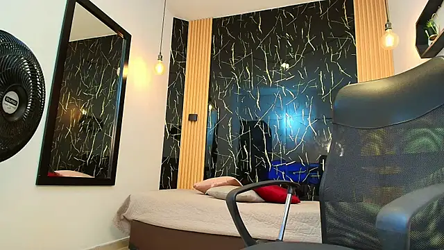 Snapshot of ValeriHot_1 chatting on 05-13-26, 02:53 ValeriHot 1 online show from 05-13-26, 02:53