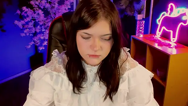 EsterTwilight online show from 05-01-26, 10:53