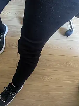 Snapshot of yanbenmle chatting on 03-10-26, 09:47 yanbenmle online show from 03-10-26, 09:47