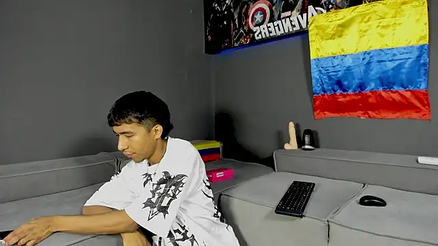 Snapshot of Ender_h0tt chatting on 06-19-26, 01:48 Ender h0tt online show from 06-19-26, 01:48