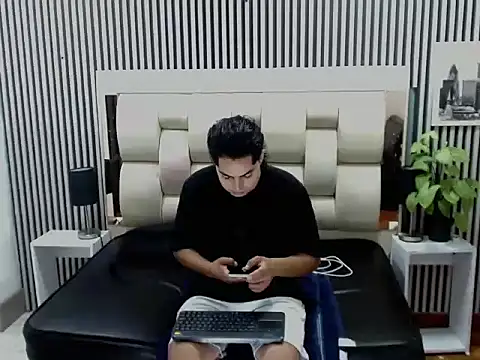 Alex Wolft online show from 05-04-26, 12:01