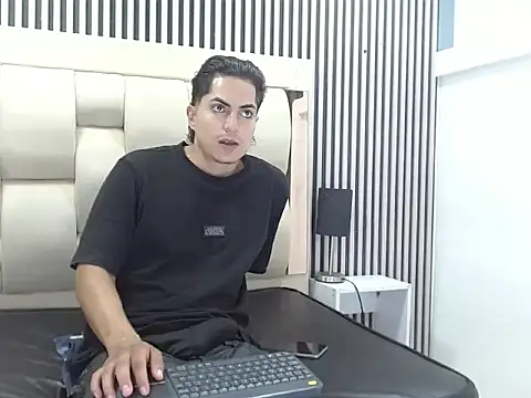 Alex Wolft online show from 06-17-26, 03:46