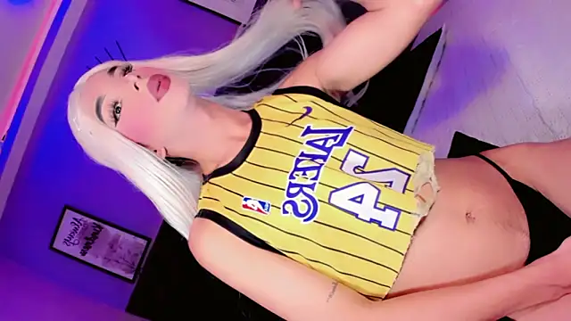 IssabellaIzzy online show from 05-23-26, 01:04
