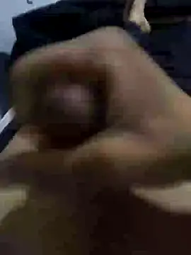 Snapshot of Iyhuooo chatting on 06-19-26, 10:35 Iyhuooo online show from 06-19-26, 10:35