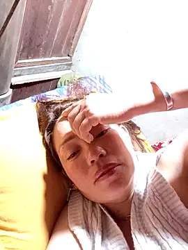 Yellow-pink online show from 04-19-26, 09:39