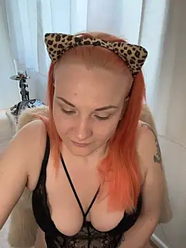 Snapshot of Fiebie_licious_ chatting on 04-25-26, 05:21 Fiebie licious online show from 04-25-26, 05:21