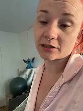 Snapshot of Fiebie_licious_ chatting on 04-30-26, 04:30 Fiebie licious online show from 04-30-26, 04:30