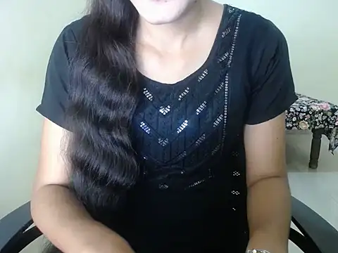 Snapshot of shreya_sharma01 chatting on 04-11-26, 05:23 shreya sharma01 online show from 04-11-26, 05:23