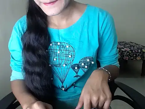 Snapshot of shreya_sharma01 chatting on 04-13-26, 05:13 shreya sharma01 online show from 04-13-26, 05:13