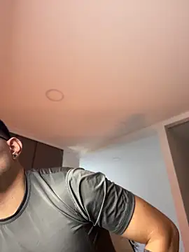 TroyeSavage online show from 05-04-26, 09:55