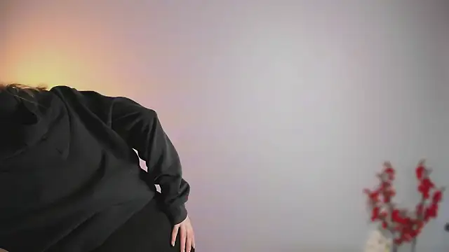 Snapshot of August_female chatting on 03-25-26, 02:01 August female online show from 03-25-26, 02:01