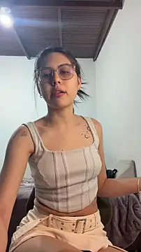 Snapshot of Cloebennet013 chatting on 06-15-26, 10:01 Cloebennet013 online show from 06-15-26, 10:01