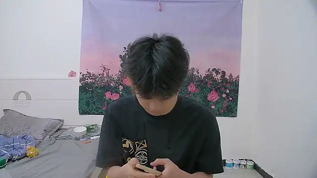 icecream-002 online show from 04-23-26, 11:42