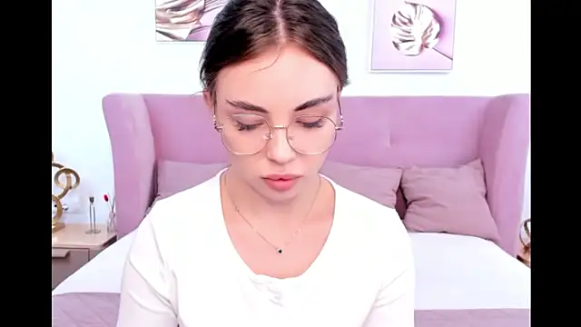 Snapshot of MyEvelin chatting on 06-01-26, 04:25 MyEvelin online show from 06-01-26, 04:25