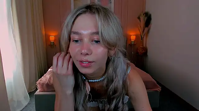 LuluAlis online show from 05-24-26, 01:16