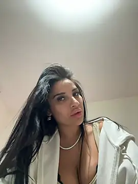 Miss juicy babes69 online show from 03-11-26, 06:14