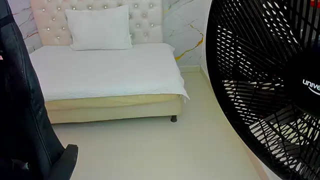 Snapshot of Sofia_echeverri chatting on 04-18-26, 12:31 Sofia echeverri online show from 04-18-26, 12:31