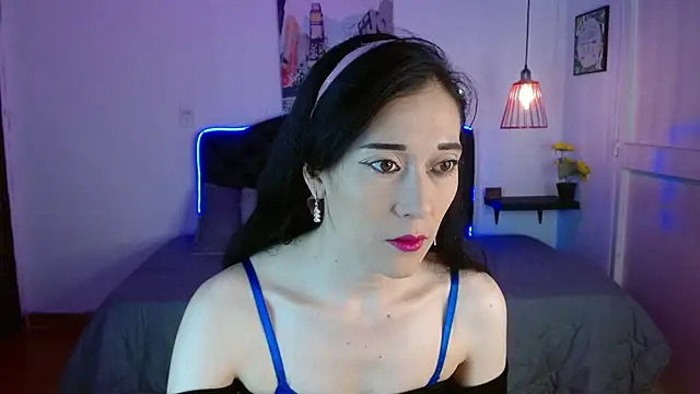 Snapshot of Mylu_xx chatting on 05-19-26, 01:28 Mylu xx online show from 05-19-26, 01:28