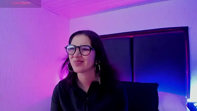 Snapshot of LilithBluum chatting on 05-08-26, 06:24 LilithBluum online show from 05-08-26, 06:24