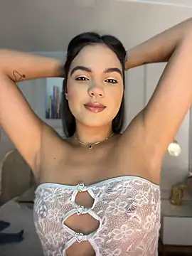 Bella-Ferrer online show from 04-18-26, 07:07