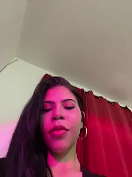 Snapshot of MiaReidd chatting on 03-18-26, 09:56 MiaReidd online show from 03-18-26, 09:56