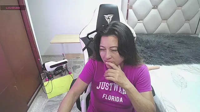 Danna wester  online show from 04-28-26, 10:59