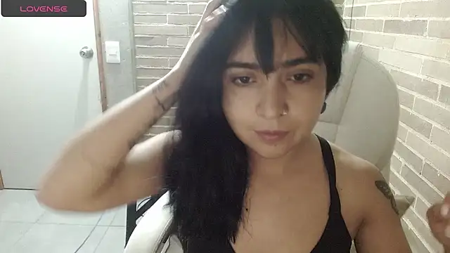 Snapshot of sweet-little chatting on 06-12-26, 03:38 sweet-little online show from 06-12-26, 03:38