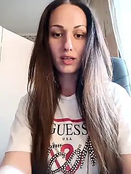 LunaCrystall online show from 04-15-26, 03:41