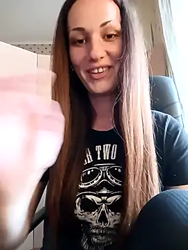 LunaCrystall online show from 05-05-26, 04:04
