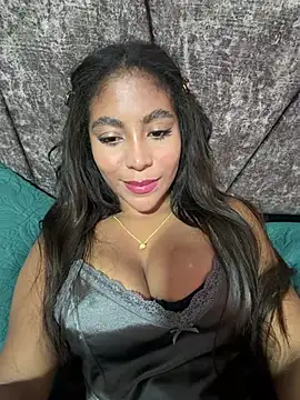 SaraValentina11 online show from 05-11-26, 07:22