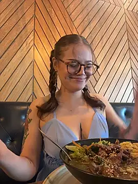 Tallulah Kinky online show from 04-15-26, 07:58