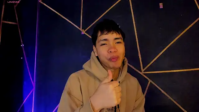 Snapshot of Lee_Colee chatting on 05-13-26, 12:46 Lee Colee online show from 05-13-26, 12:46