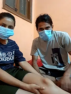 Snapshot of cutecouple058 chatting on 03-31-26, 06:41 cutecouple058 online show from 03-31-26, 06:41