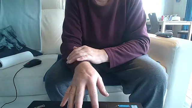 Snapshot of Buggemann chatting on 06-14-26, 04:14 Buggemann online show from 06-14-26, 04:14