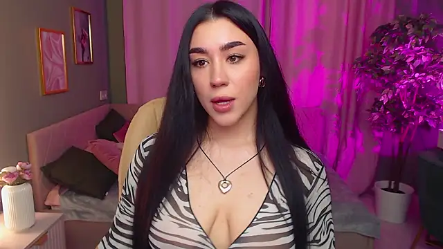 Winonna Ryder online show from 03-27-26, 07:47