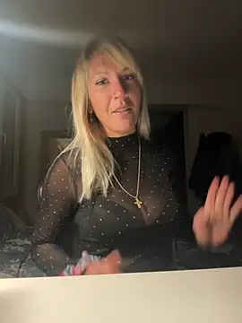 Snapshot of AtomBlondy chatting on 03-15-26, 09:21 AtomBlondy online show from 03-15-26, 09:21