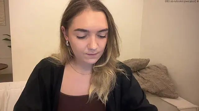 Snapshot of RoxyWet chatting on 06-04-26, 12:22 RoxyWet online show from 06-04-26, 12:22